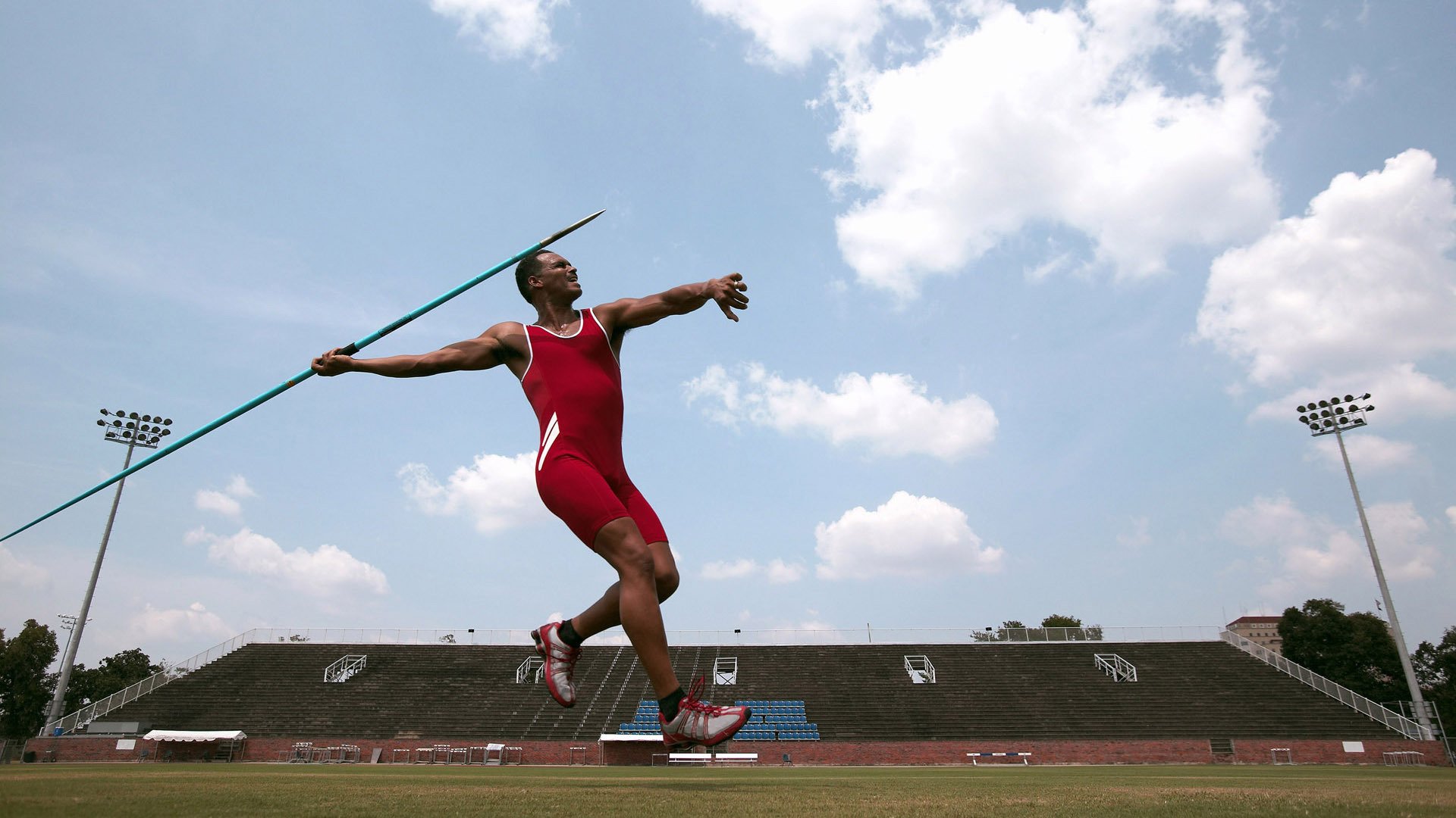 kaiyun中国官方网站-热火锋线球员通过拉伸训练保持身体柔韧性，热火前锋